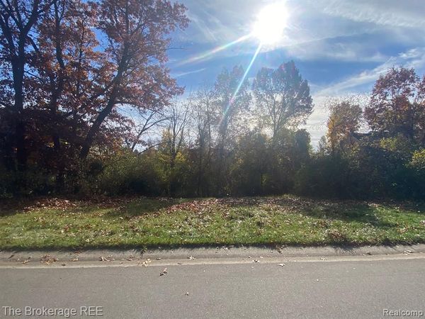 9035 HURON BLUFFS Drive, White Lake Twp, MI 48386