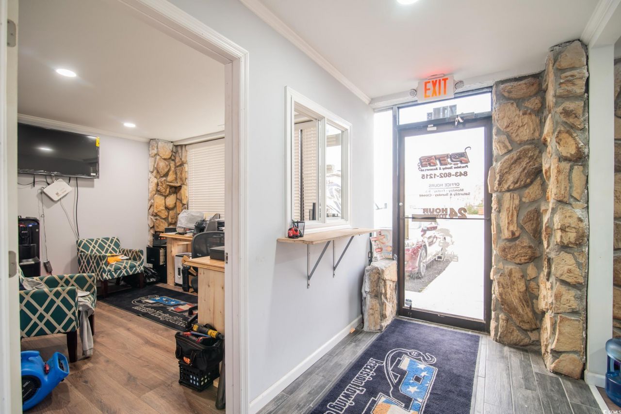 710 Sandy Ln. Photo 10