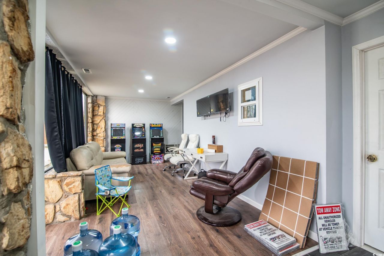 710 Sandy Ln. Photo 9