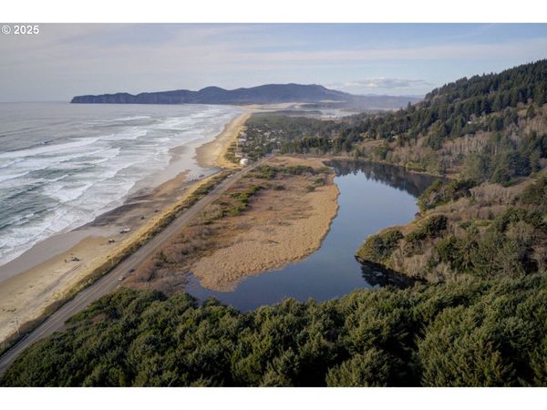 4 NW Nantucket Drive, Cloverdale, OR 97112