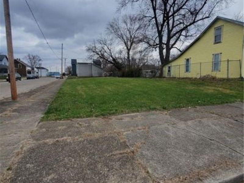 453 E Pleasant Street, Springfield, OH 45505 Photo 2