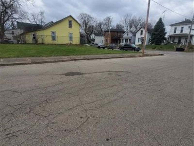 453 E Pleasant Street, Springfield, OH 45505 Photo 3