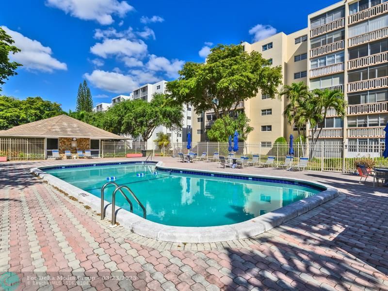 1001 NE 14th Avenue, Unit 303, Hallandale Beach, FL 33009 Photo