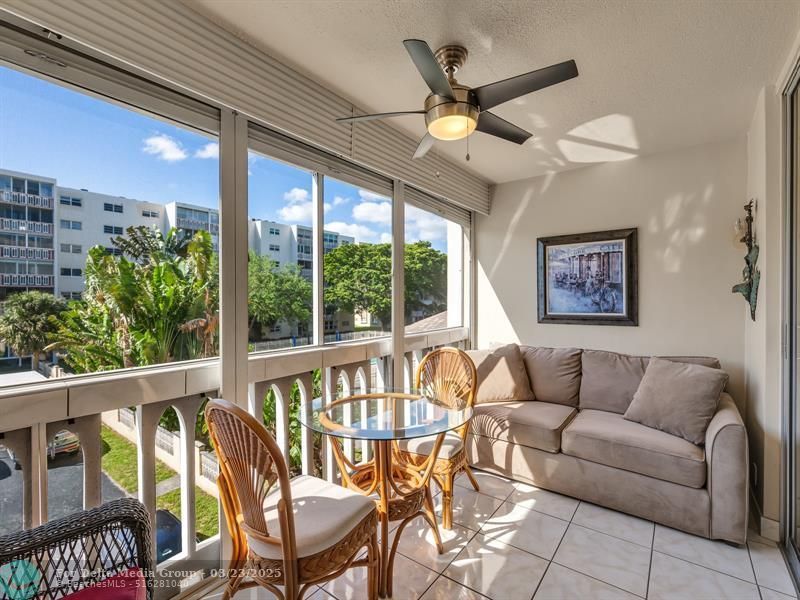 1001 NE 14th Avenue, Unit 303, Hallandale Beach, FL 33009 Photo