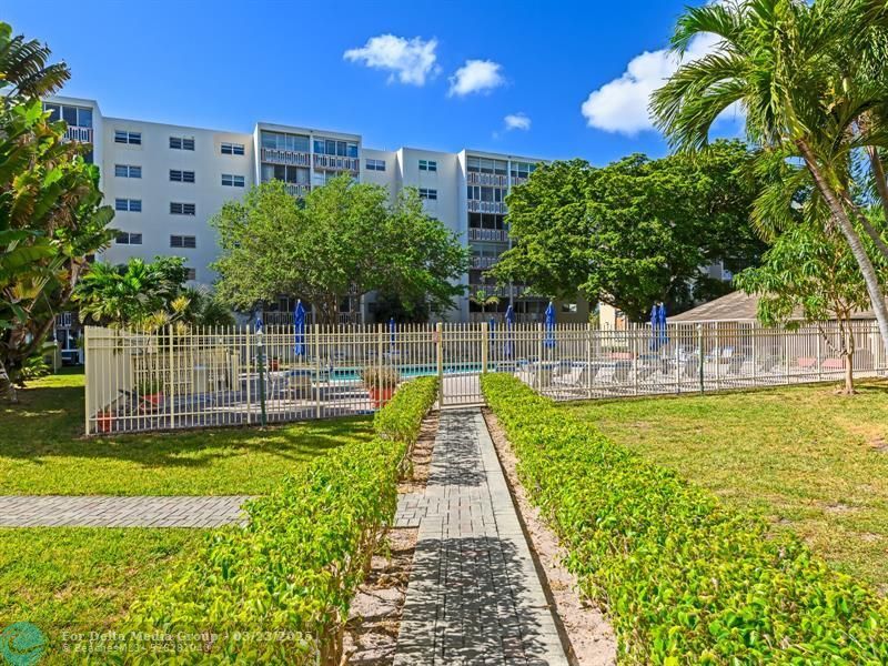 1001 NE 14th Avenue, Unit 303, Hallandale Beach, FL 33009 Photo