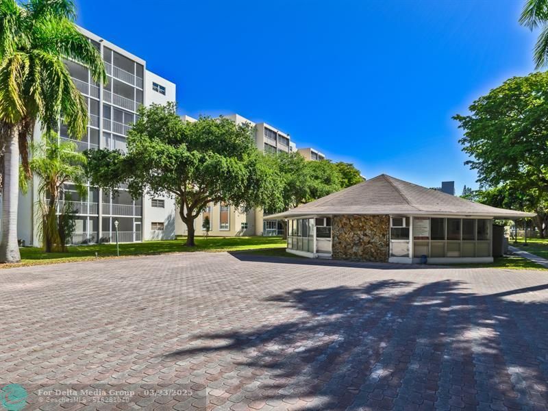 1001 NE 14th Avenue, Unit 303, Hallandale Beach, FL 33009 Photo
