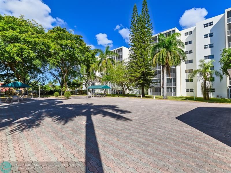 1001 NE 14th Avenue, Unit 303, Hallandale Beach, FL 33009 Photo