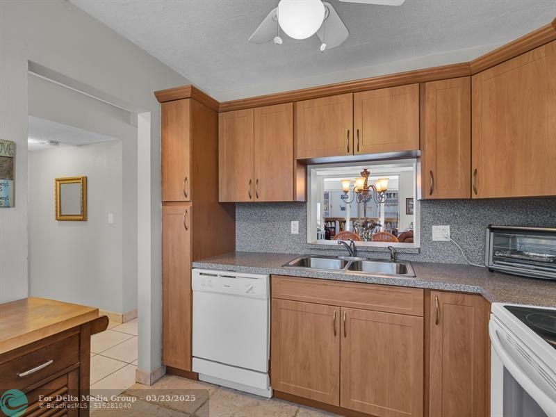 1001 NE 14th Avenue, Unit 303, Hallandale Beach, FL 33009 Photo