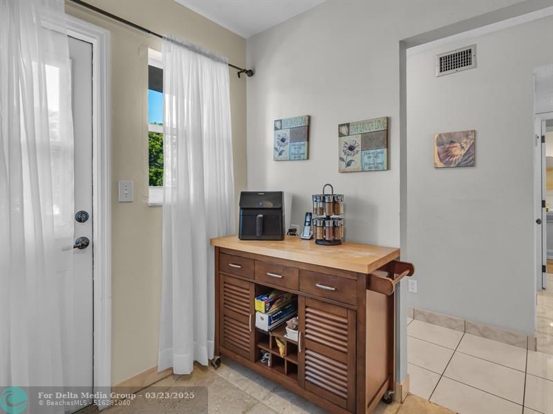 1001 NE 14th Avenue, Unit 303, Hallandale Beach, FL 33009 Photo