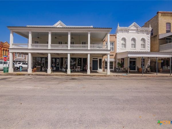 102-110 N Courthouse Square, Goliad, TX 77963