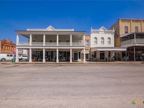 102-110 N Courthouse Square, Goliad, TX 77963