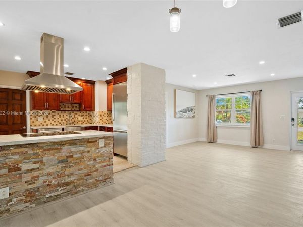 2725 NE 21st Ave, Fort Lauderdale, FL 33306