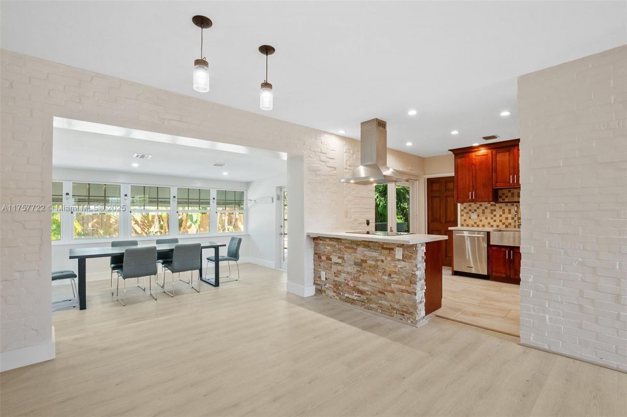 2725 NE 21st Ave, Fort Lauderdale, FL 33306 Photo