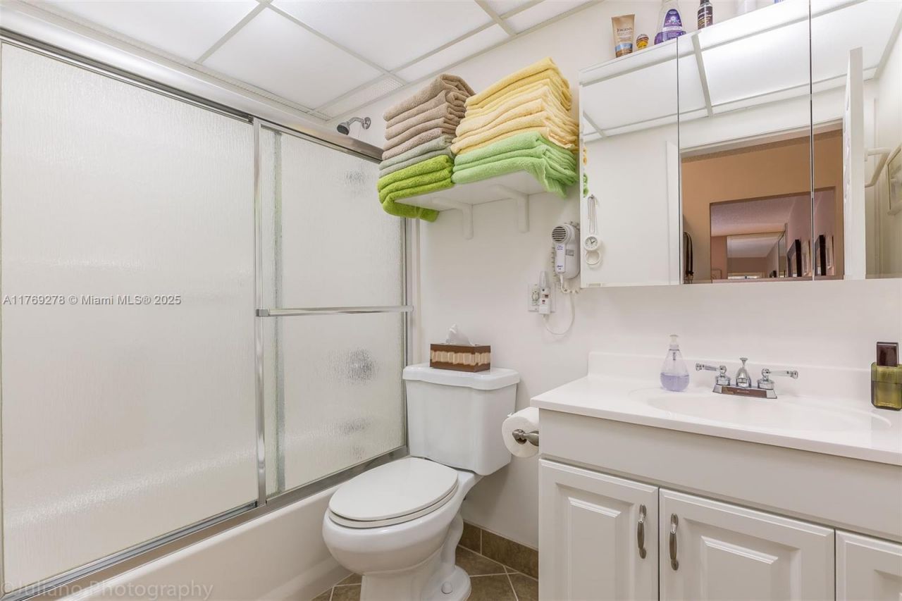 201 178th Dr, Unit 438, Sunny Isles Beach, FL 33160 Photo