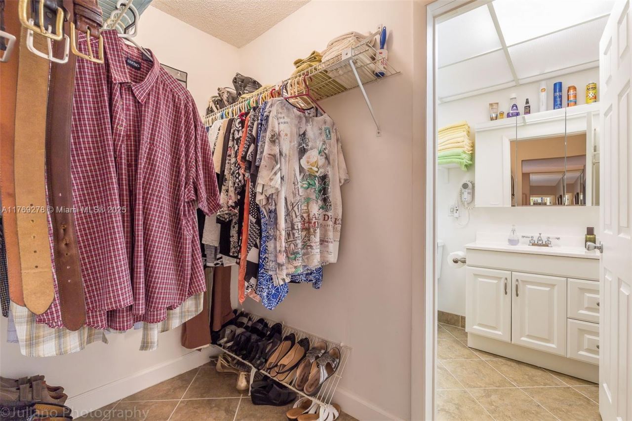 201 178th Dr, Unit 438, Sunny Isles Beach, FL 33160 Photo