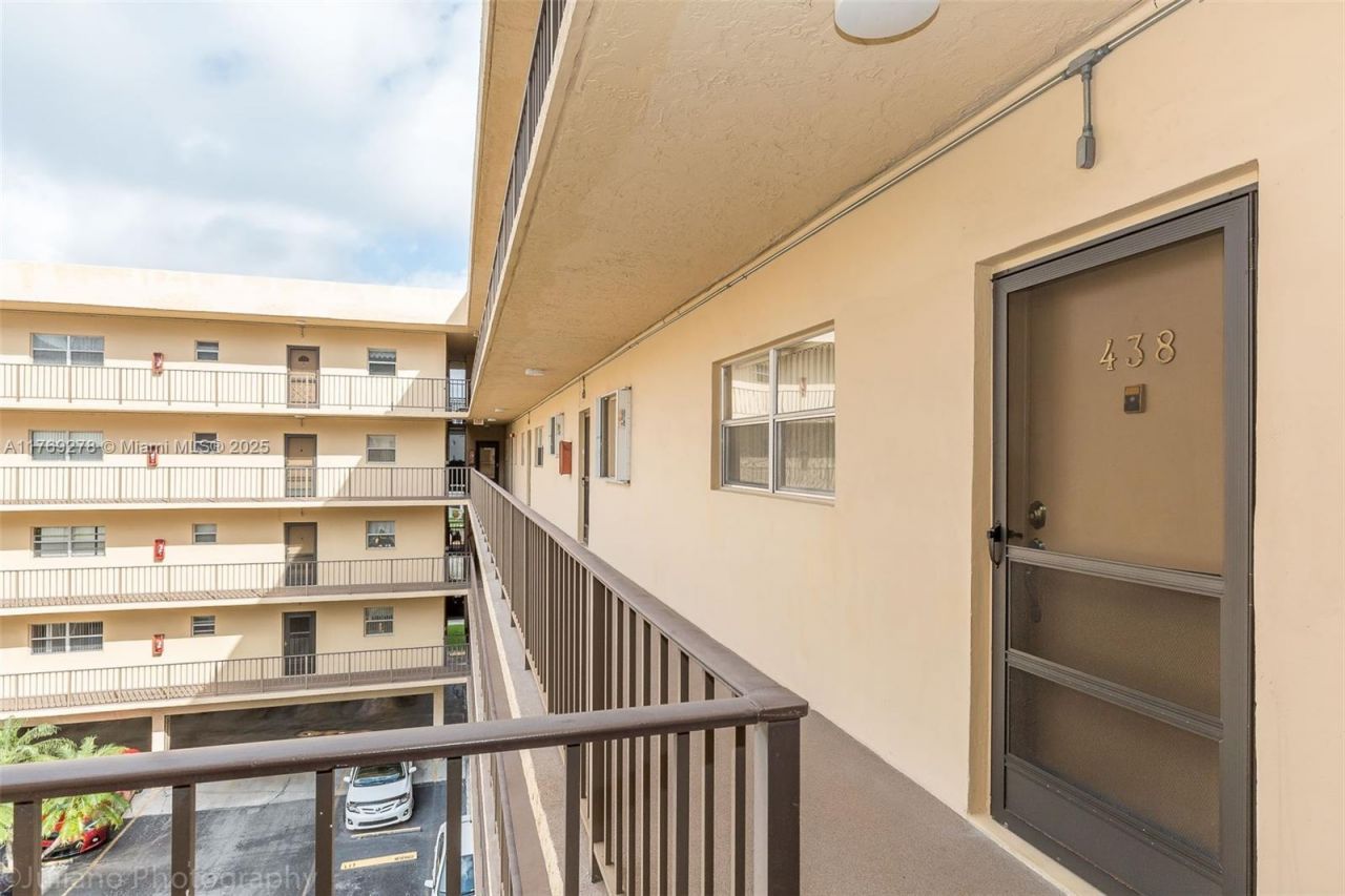 201 178th Dr, Unit 438, Sunny Isles Beach, FL 33160 Photo