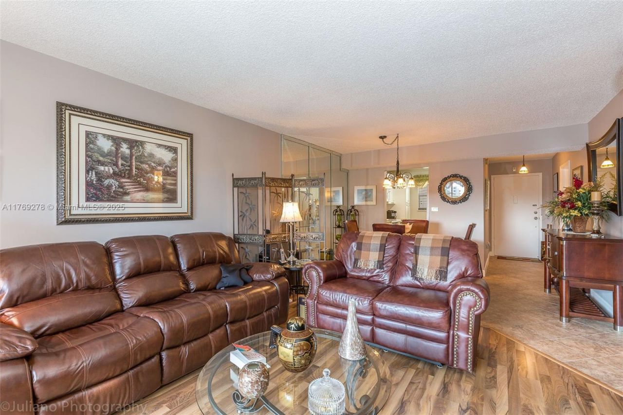 201 178th Dr, Unit 438, Sunny Isles Beach, FL 33160 Photo