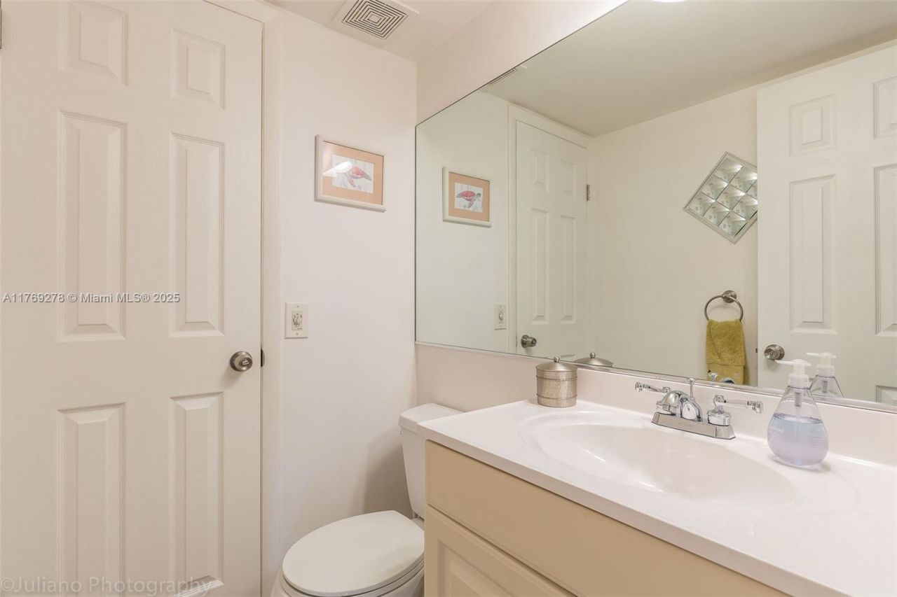 201 178th Dr, Unit 438, Sunny Isles Beach, FL 33160 Photo