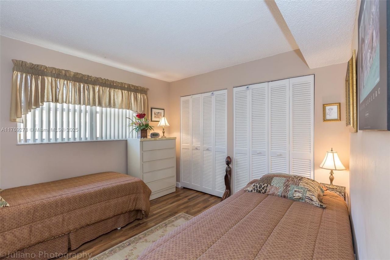 201 178th Dr, Unit 438, Sunny Isles Beach, FL 33160 Photo