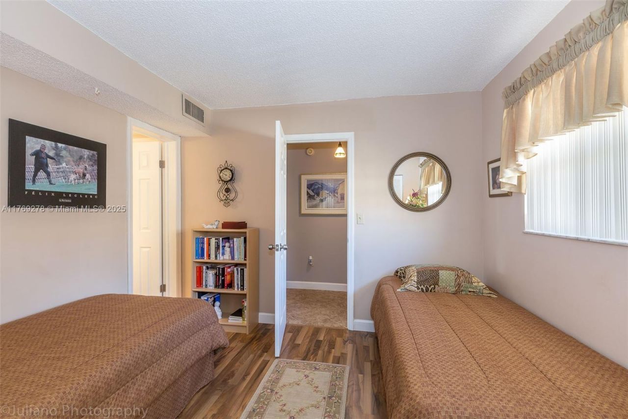 201 178th Dr, Unit 438, Sunny Isles Beach, FL 33160 Photo