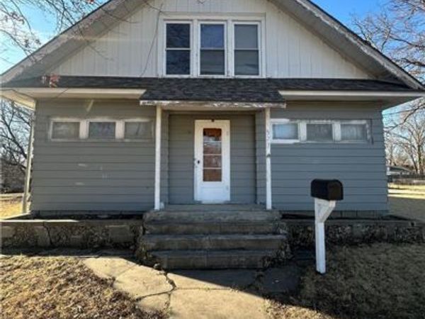 573 W Loula Street, Olathe, KS 66061