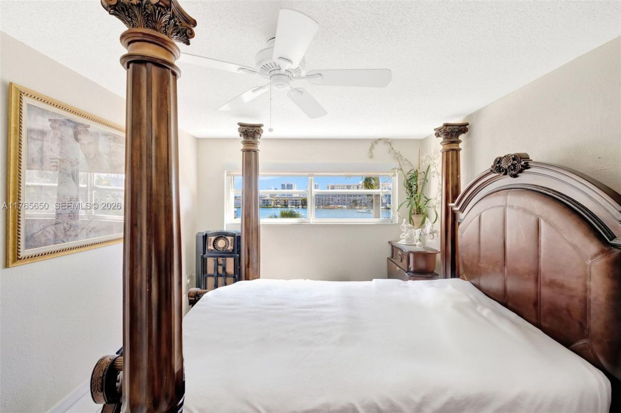 2200 Diana Dr, Unit 310, Hallandale Beach, FL 33009 Photo