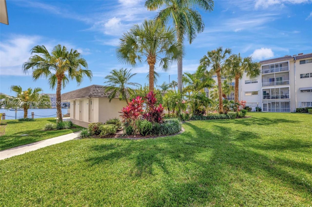 2200 Diana Dr, Unit 310, Hallandale Beach, FL 33009 Photo