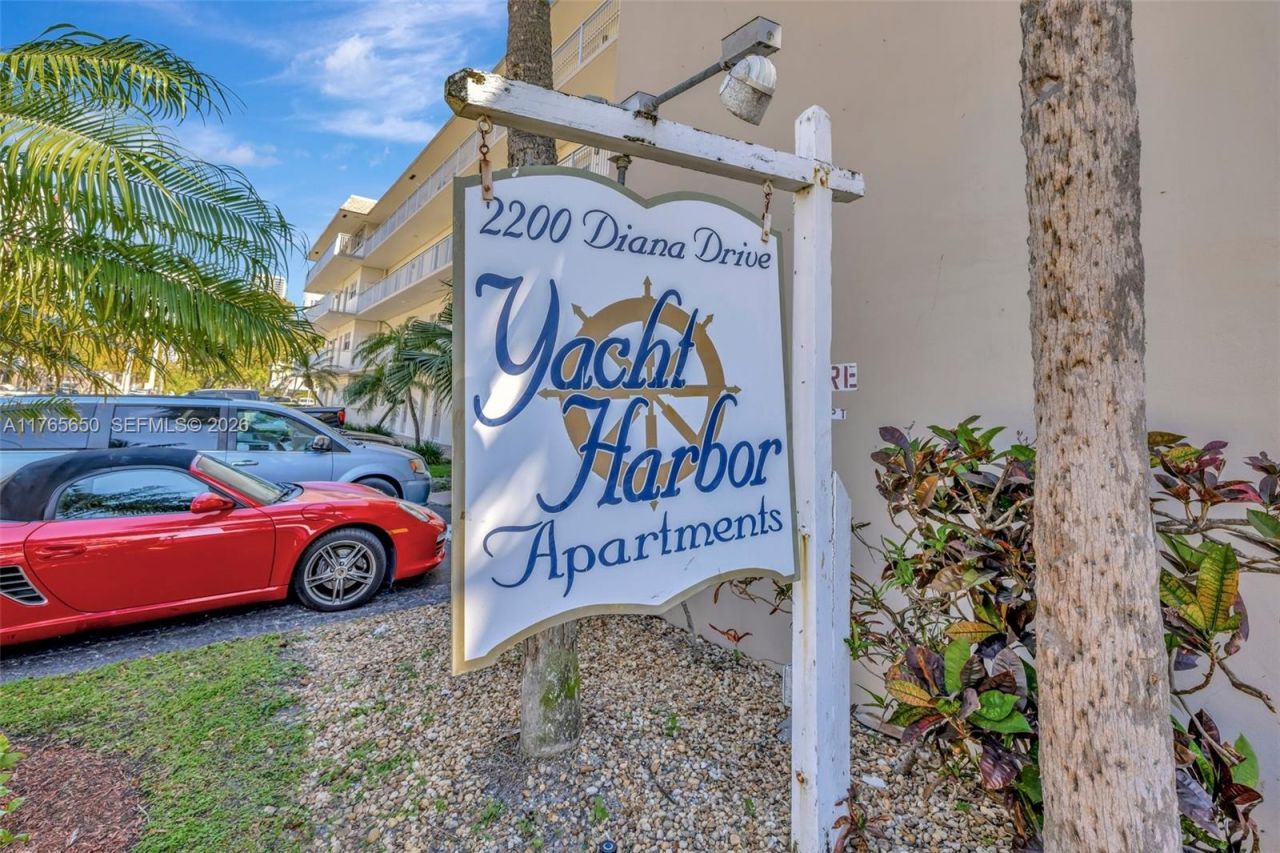 2200 Diana Dr, Unit 310, Hallandale Beach, FL 33009 Photo