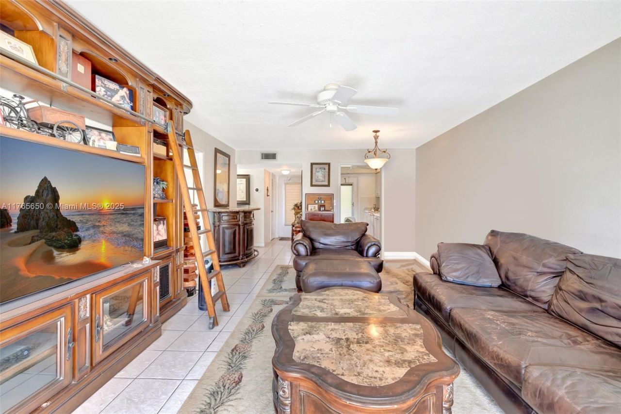 2200 Diana Dr, Unit 310, Hallandale Beach, FL 33009 Photo