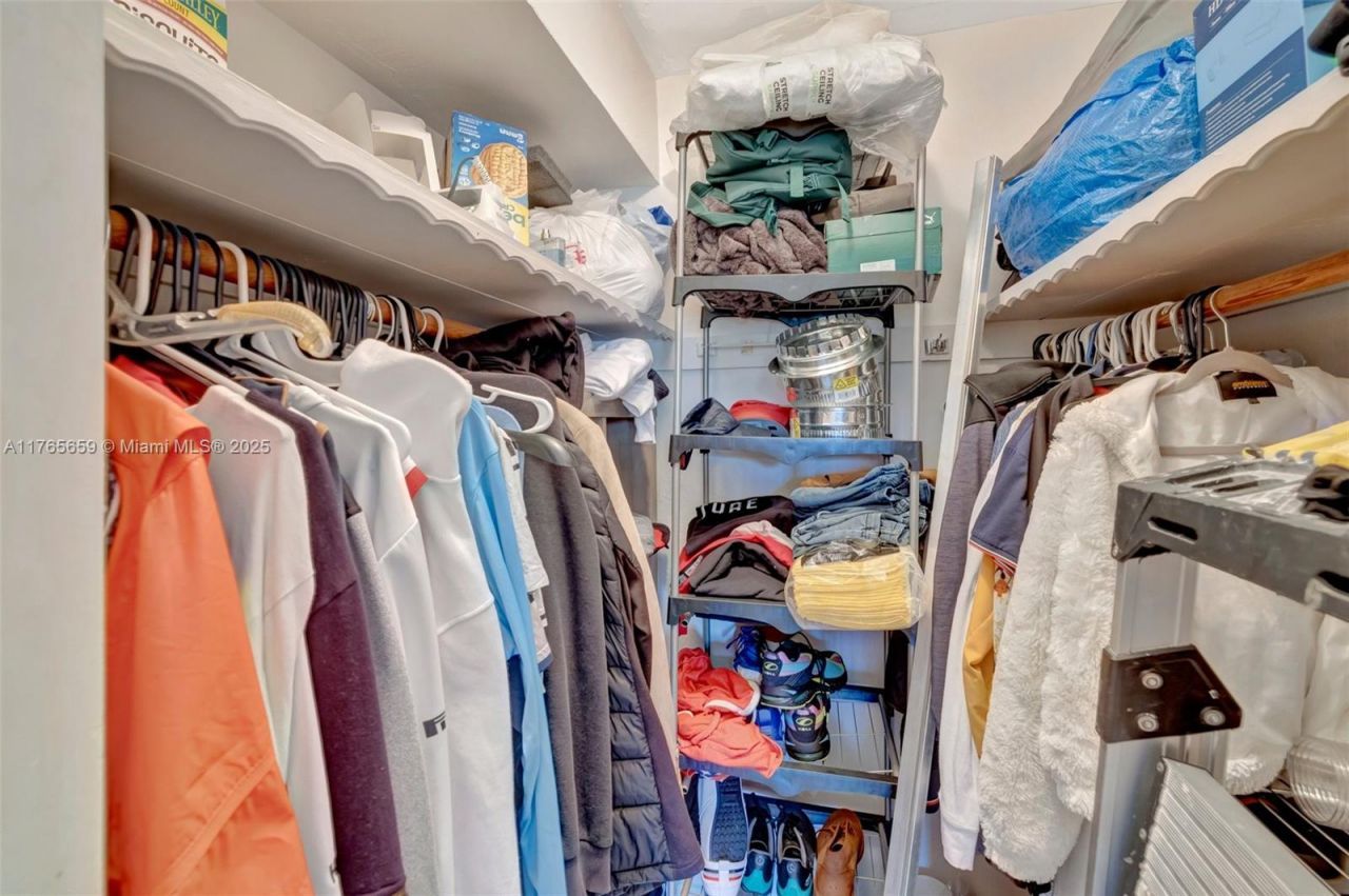 2200 Diana Dr, Unit 111, Hallandale Beach, FL 33009 Photo