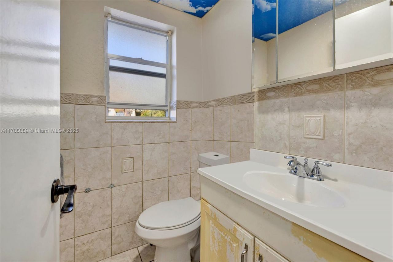 2200 Diana Dr, Unit 111, Hallandale Beach, FL 33009 Photo