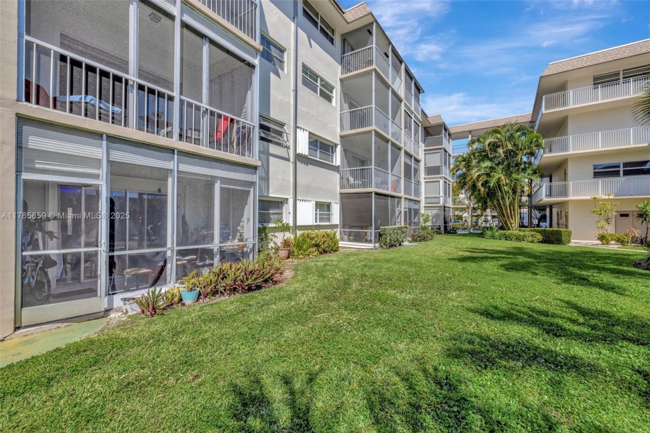 2200 Diana Dr, Unit 111, Hallandale Beach, FL 33009 Photo