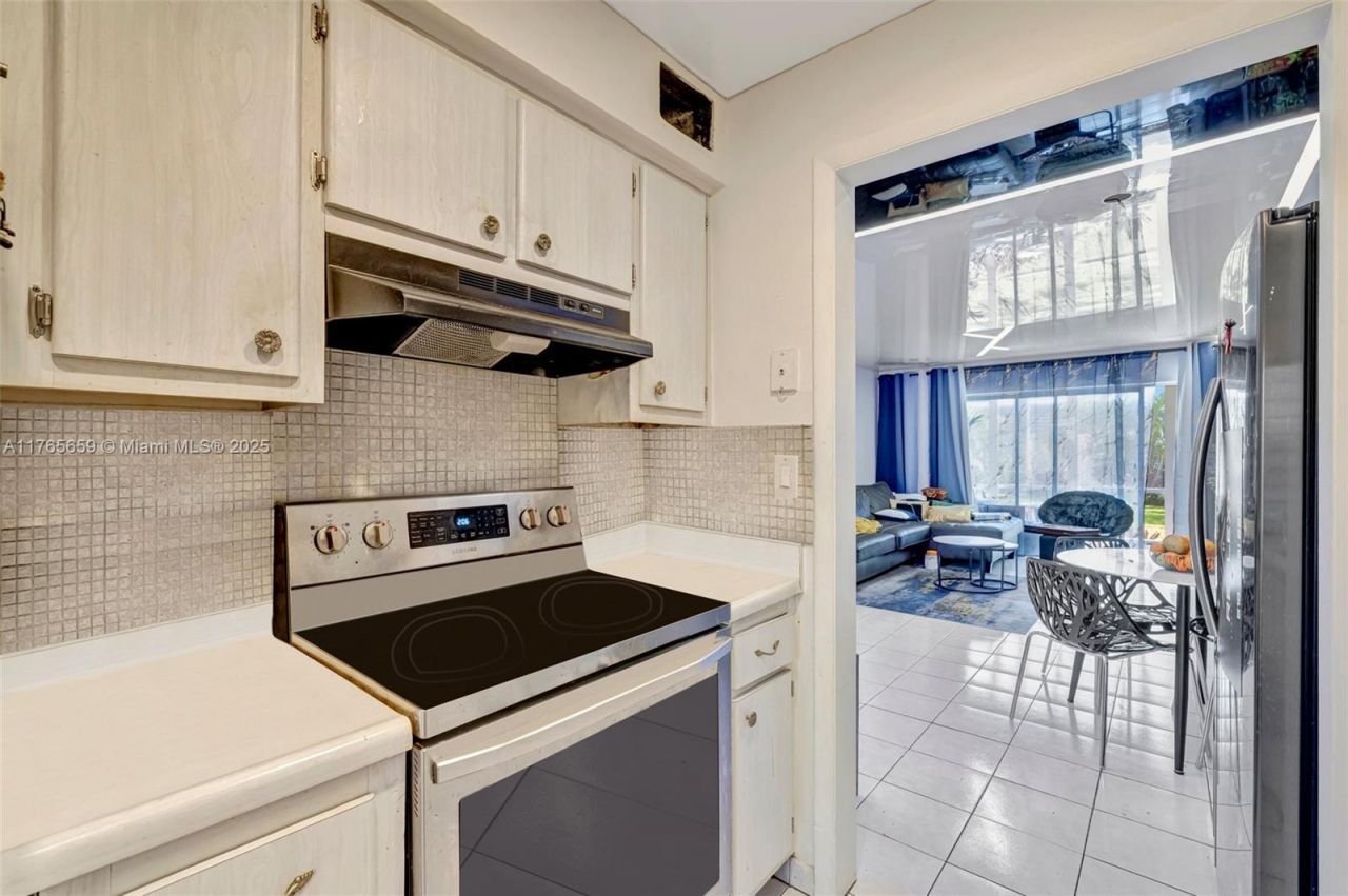 2200 Diana Dr, Unit 111, Hallandale Beach, FL 33009 Photo