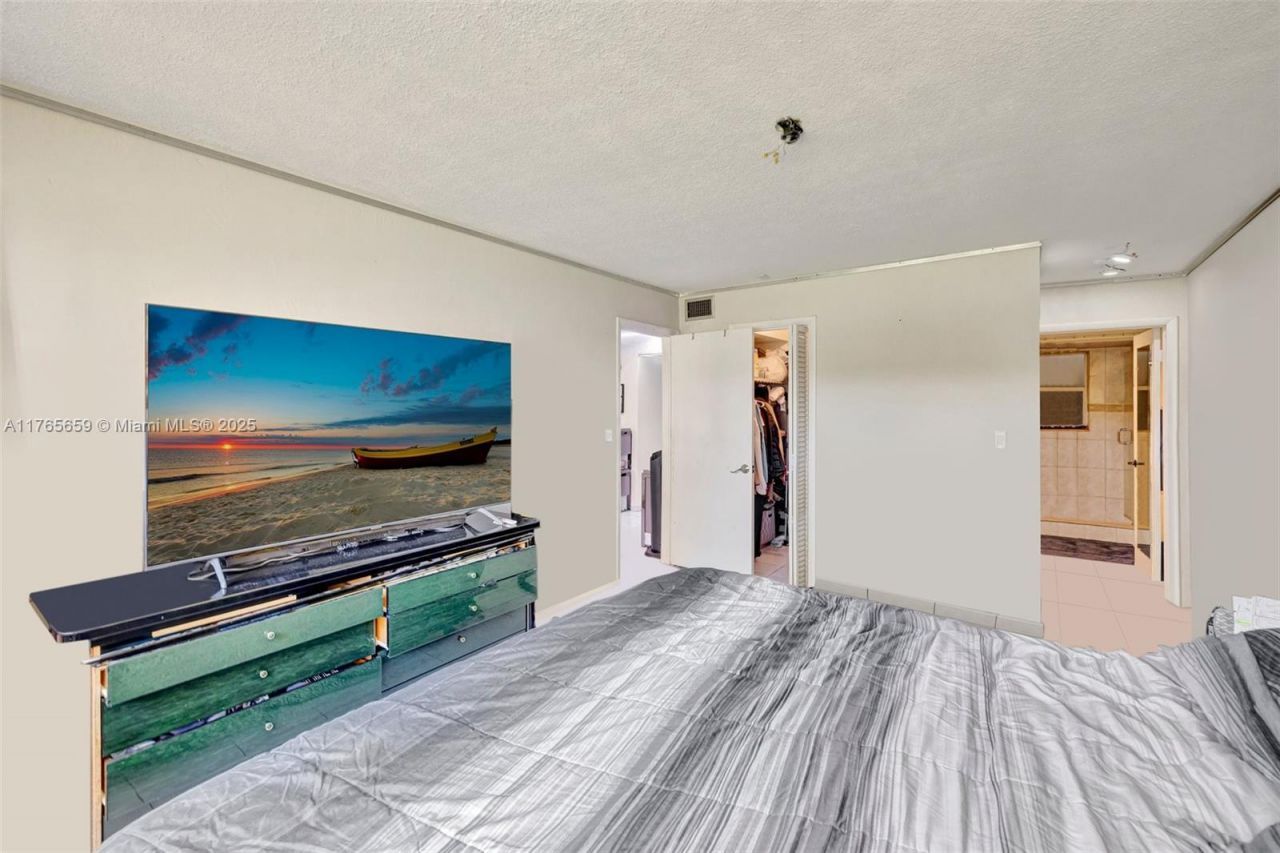 2200 Diana Dr, Unit 111, Hallandale Beach, FL 33009 Photo