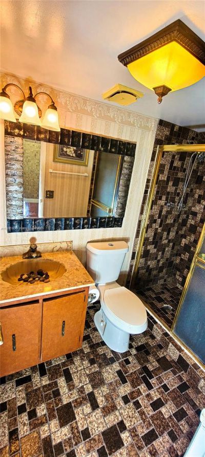 14241 Memorial Hwy, Unit 9F, Miami, FL 33161 Photo