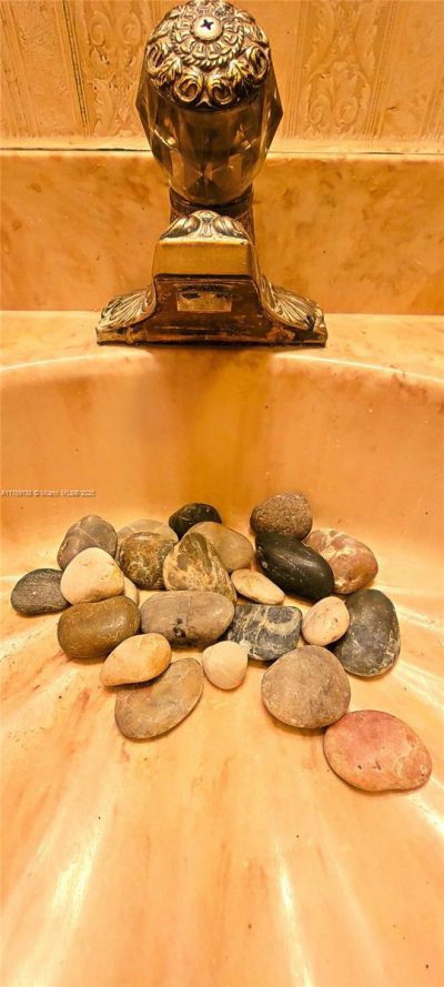 14241 Memorial Hwy, Unit 9F, Miami, FL 33161 Photo