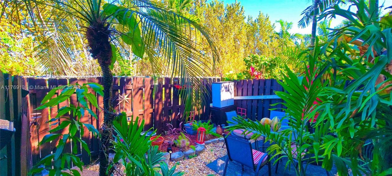 14241 Memorial Hwy, Unit 9F, Miami, FL 33161 Photo