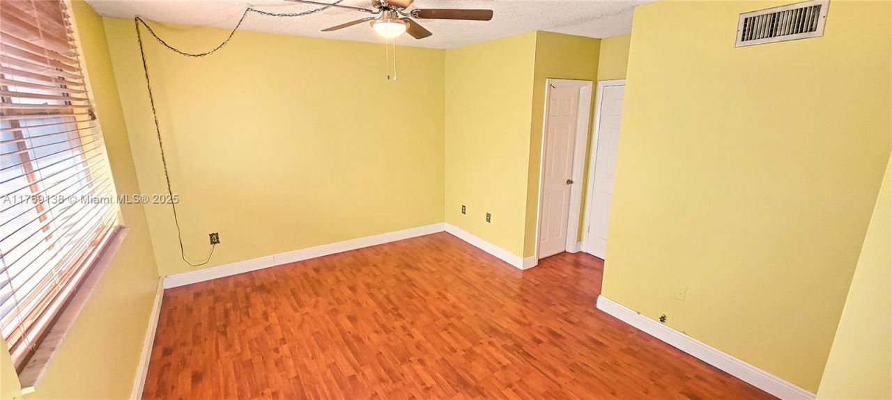 14241 Memorial Hwy, Unit 9F, Miami, FL 33161 Photo