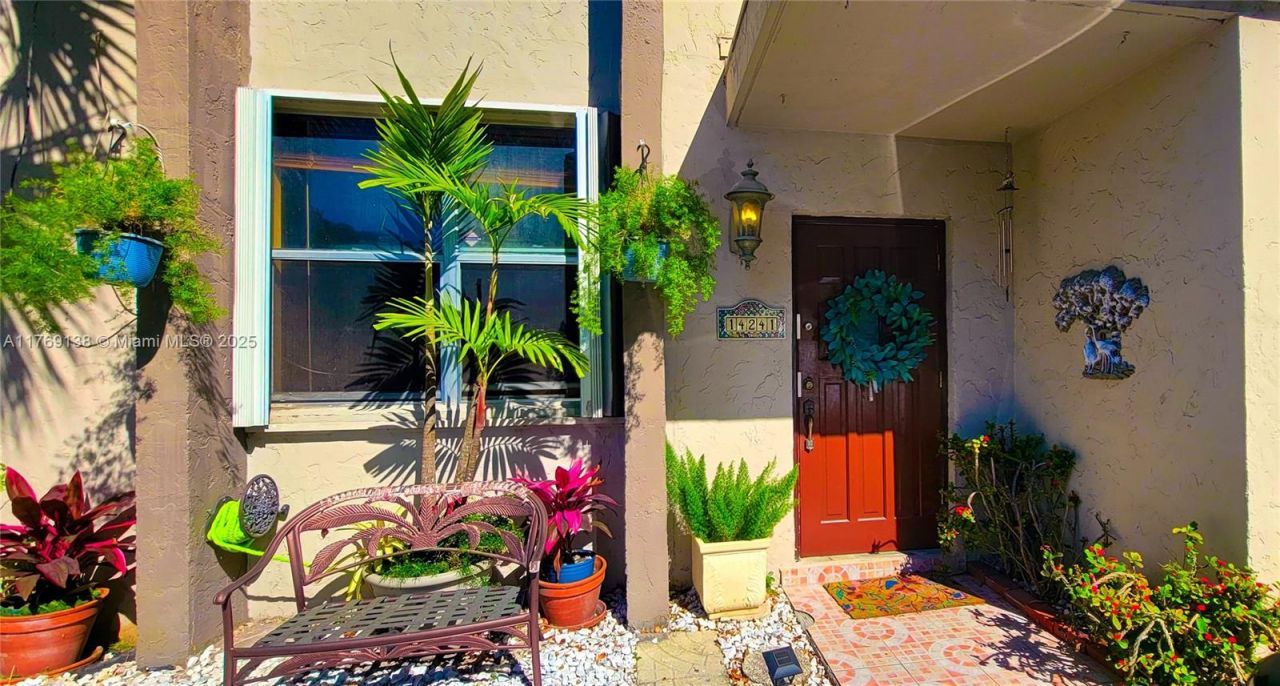 14241 Memorial Hwy, Unit 9F, Miami, FL 33161 Photo