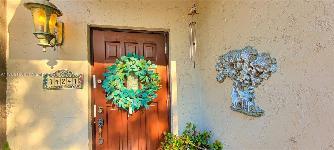 14241 Memorial Hwy, Unit 9F, Miami, FL 33161 Photo