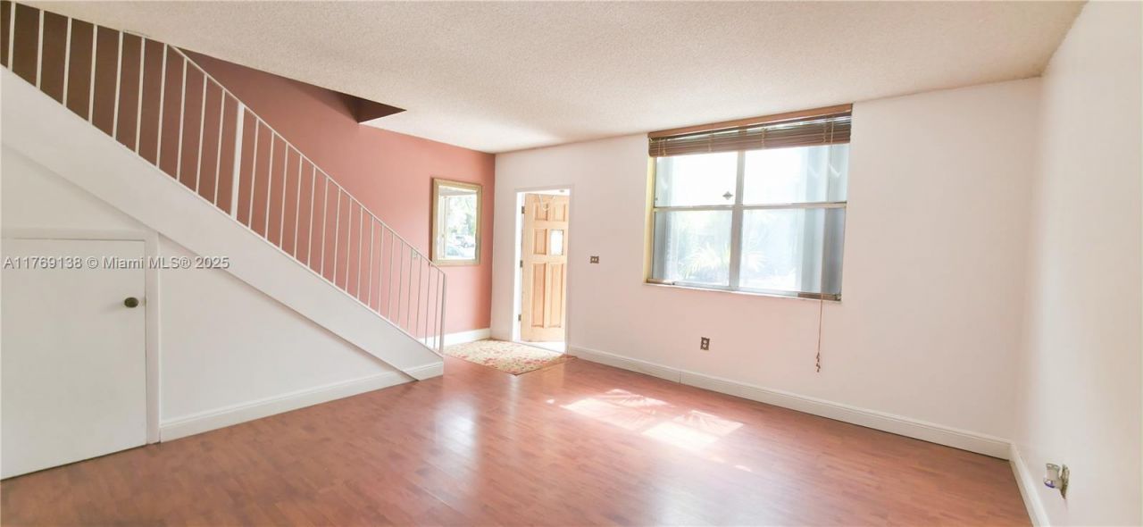 14241 Memorial Hwy, Unit 9F, Miami, FL 33161 Photo