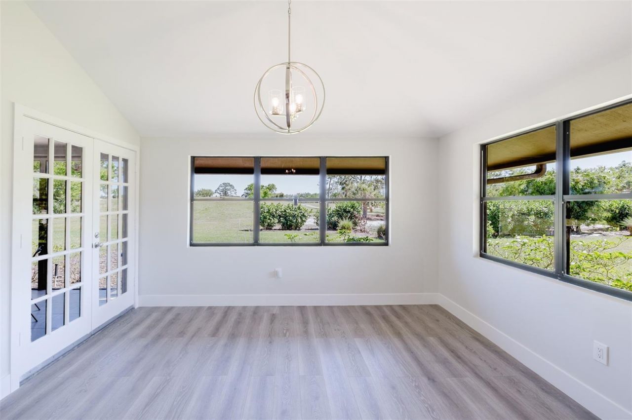 5604 Doral Drive, Sarasota, FL 34243 Photo