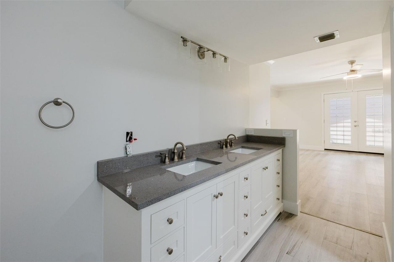 5604 Doral Drive, Sarasota, FL 34243 Photo