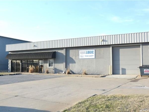 2929 E US Highway 40 Highway, Blue Springs, MO 64015