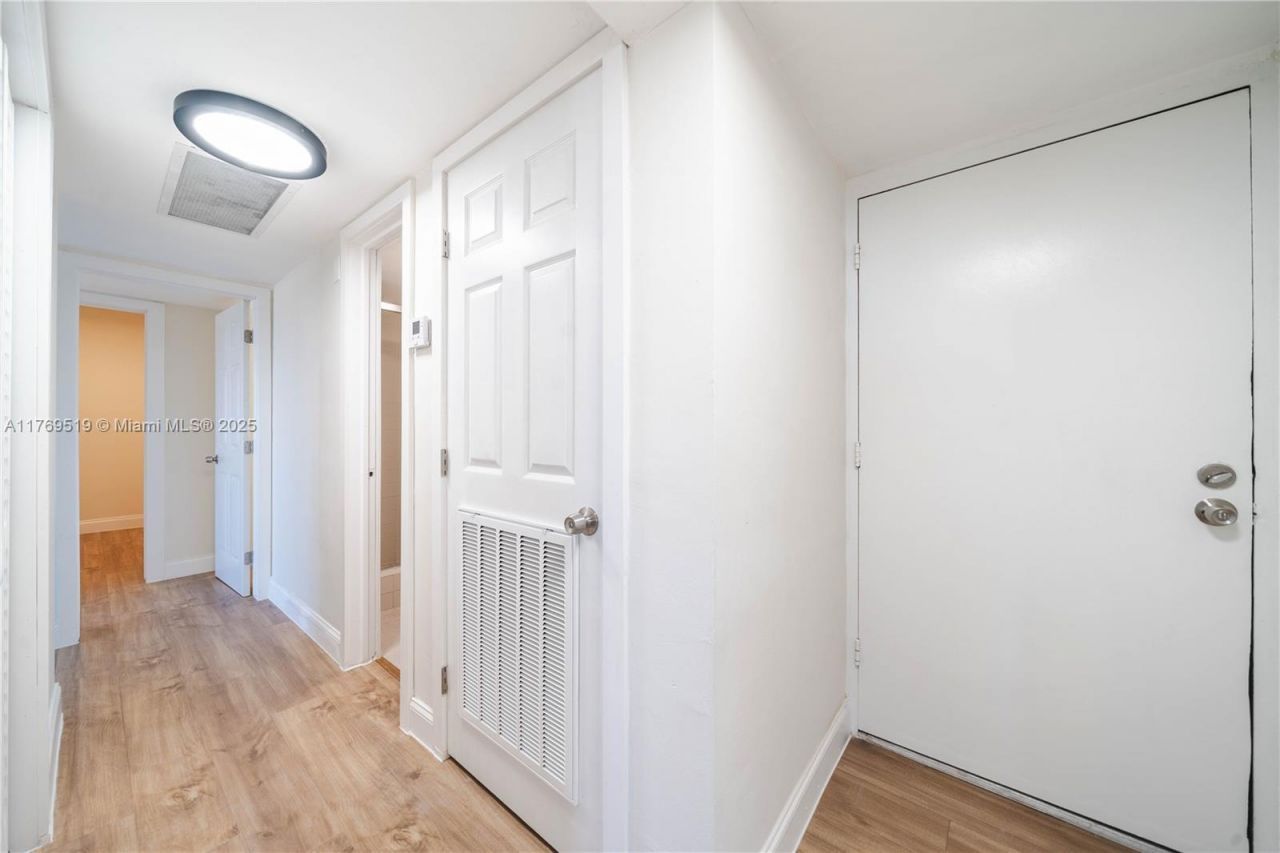 3301 Spanish Moss Ter, Unit 802, Lauderhill, FL 33319 Photo