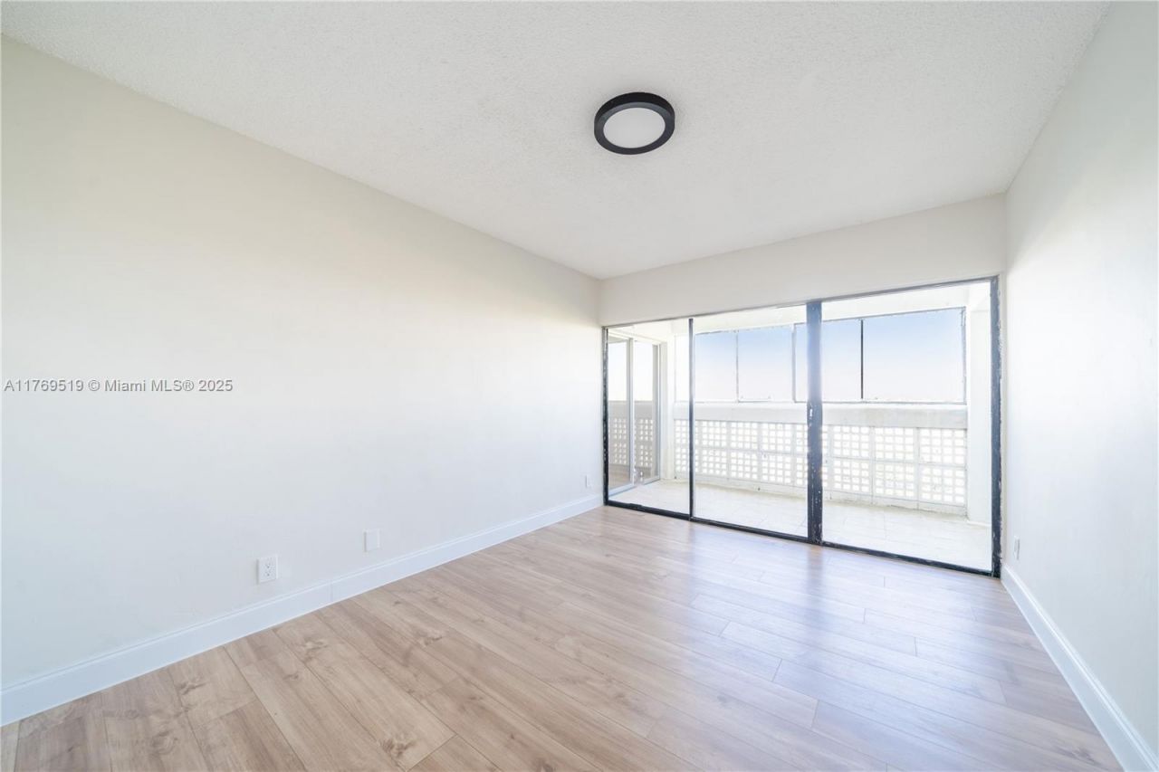 3301 Spanish Moss Ter, Unit 802, Lauderhill, FL 33319 Photo