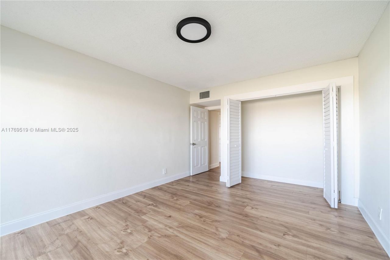 3301 Spanish Moss Ter, Unit 802, Lauderhill, FL 33319 Photo