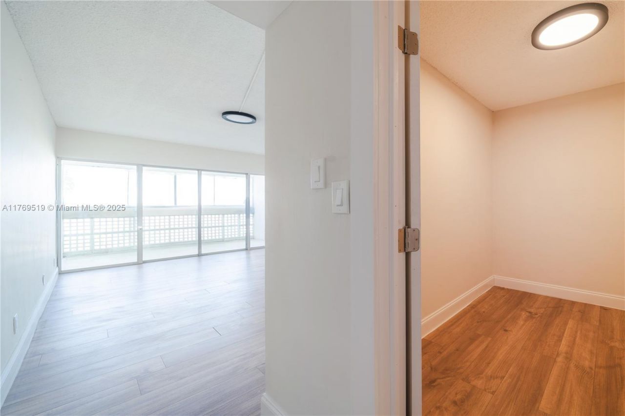 3301 Spanish Moss Ter, Unit 802, Lauderhill, FL 33319 Photo