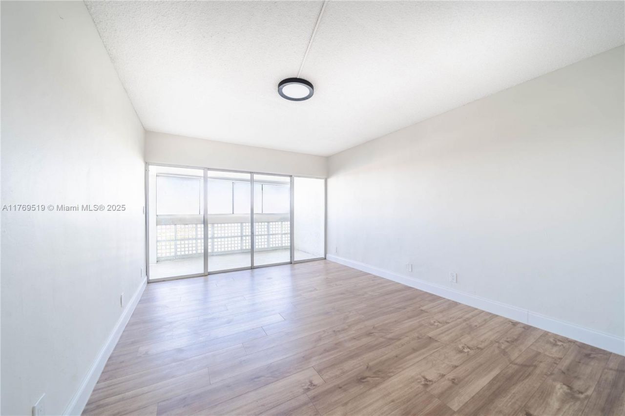 3301 Spanish Moss Ter, Unit 802, Lauderhill, FL 33319 Photo