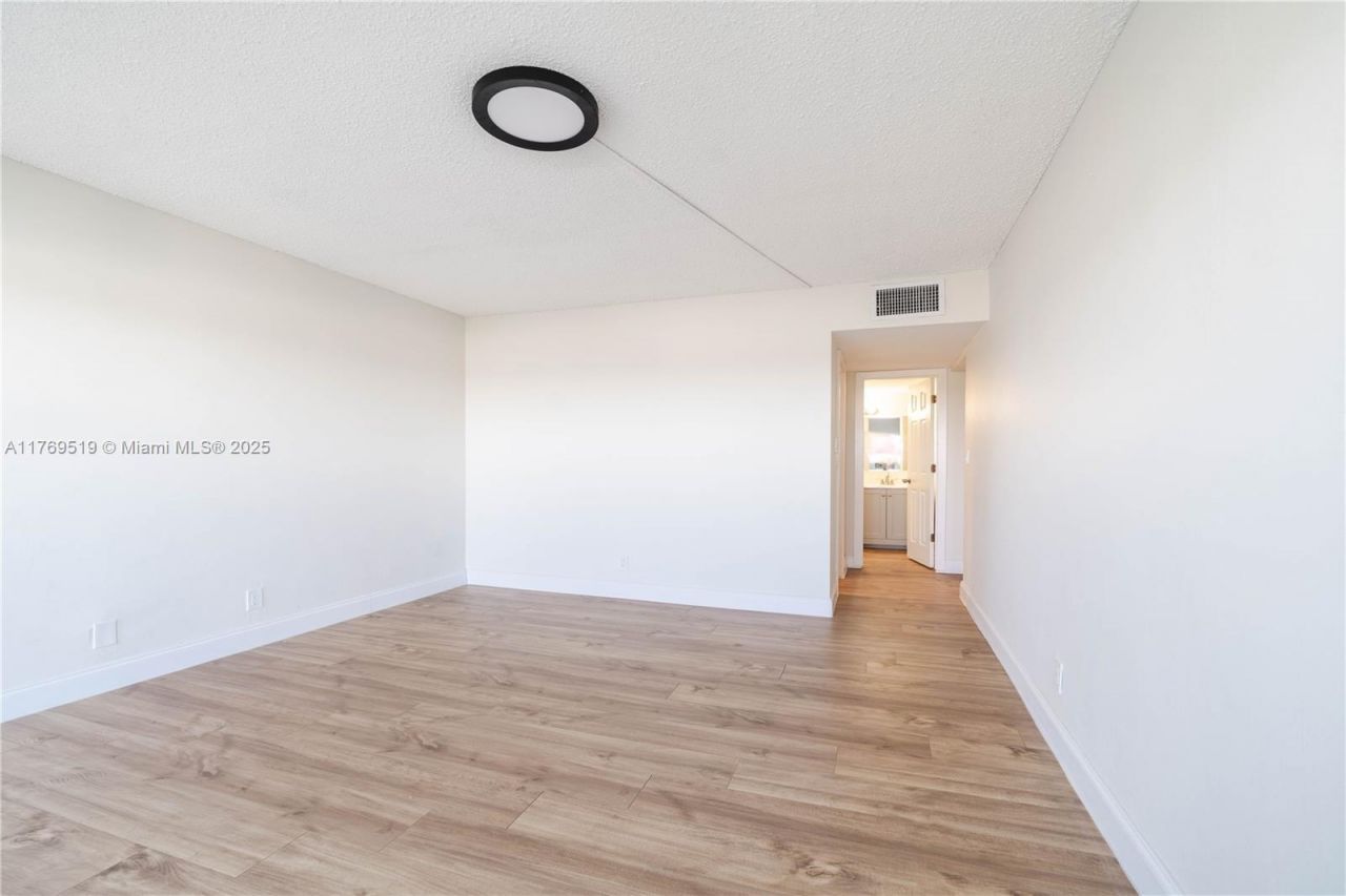 3301 Spanish Moss Ter, Unit 802, Lauderhill, FL 33319 Photo